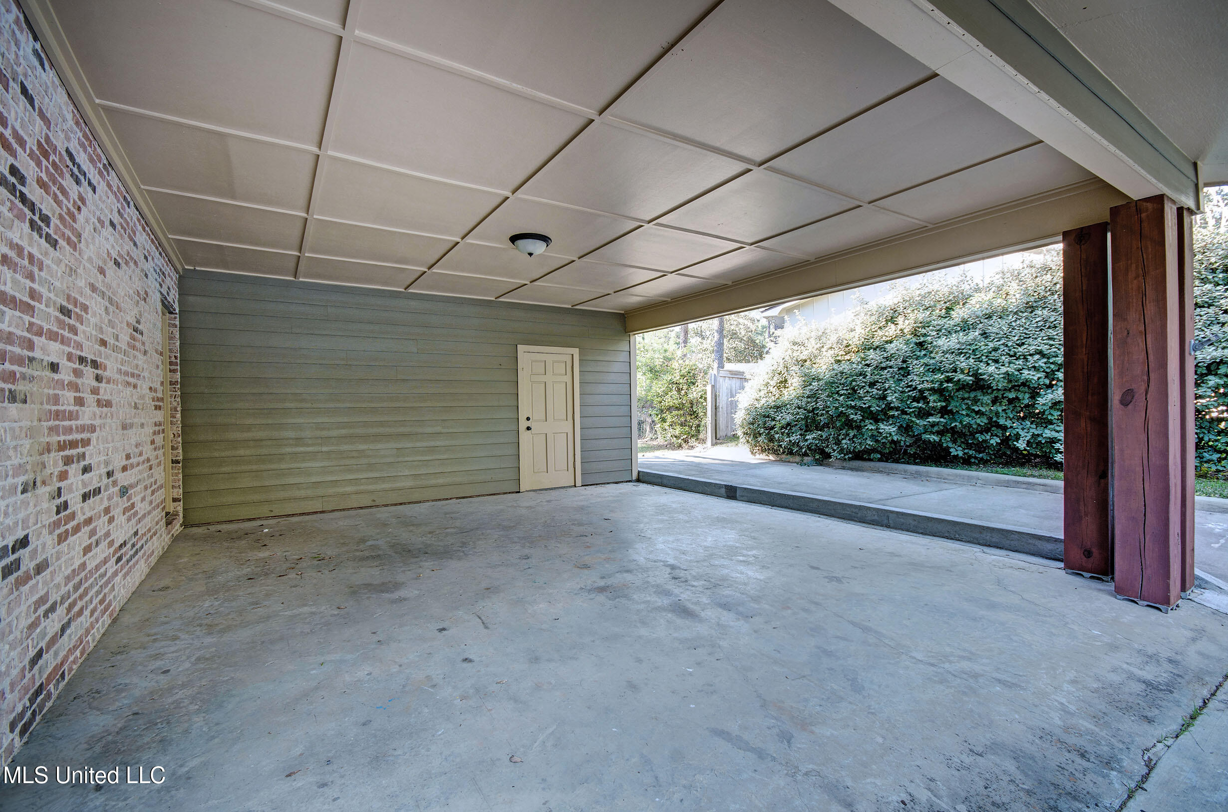 139 Chippewa Circle Jackson, MS 39211 - Photo 5 of 43 IMGP6178_79_80