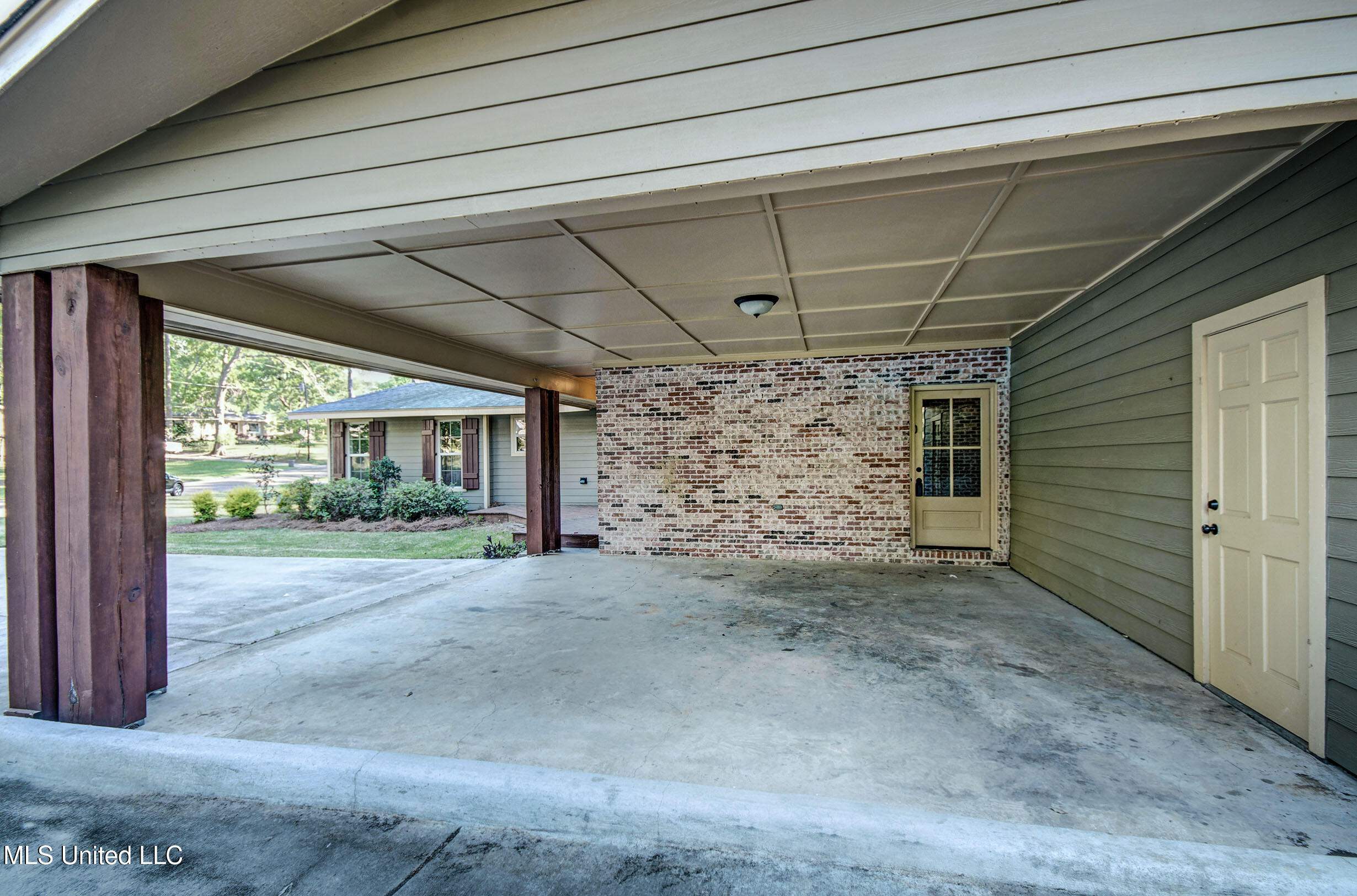 139 Chippewa Circle Jackson, MS 39211 - Photo 6 of 43 IMGP6181_2_3