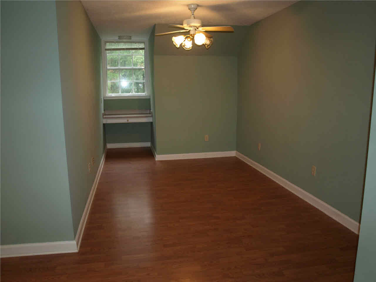 2263 Almar Road Florence, MS 39073 - Photo 12 of 20 Upstairs sitting area.
