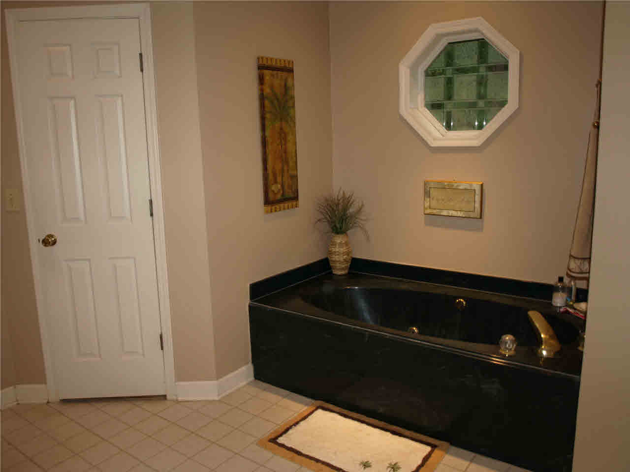 2263 Almar Road Florence, MS 39073 - Photo 18 of 20 Master jetted tub.