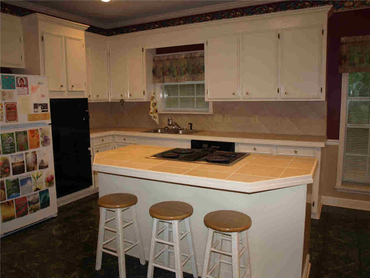 2263 Almar Road Florence, MS 39073 - Photo 7 of 20 This kitchen is a great size!