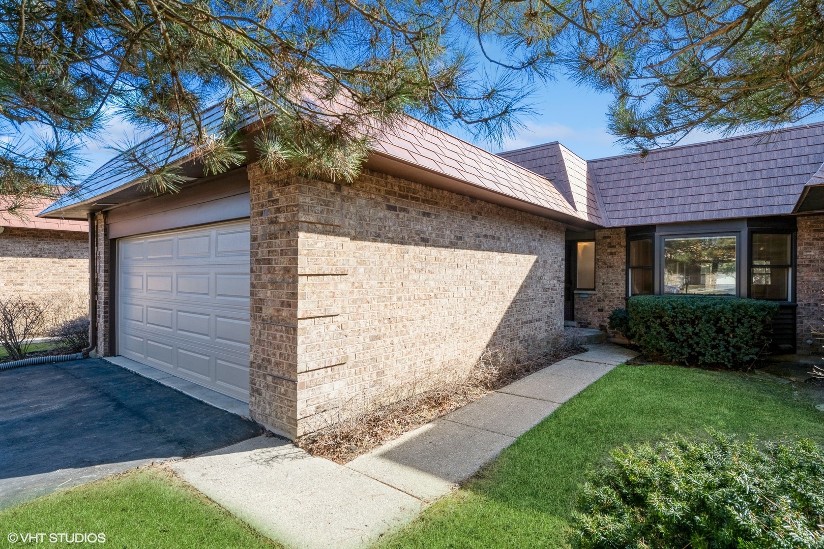 4042 Dundee Road Northbrook, IL 60062 - Photo 2 of 18 Gallery Image 2