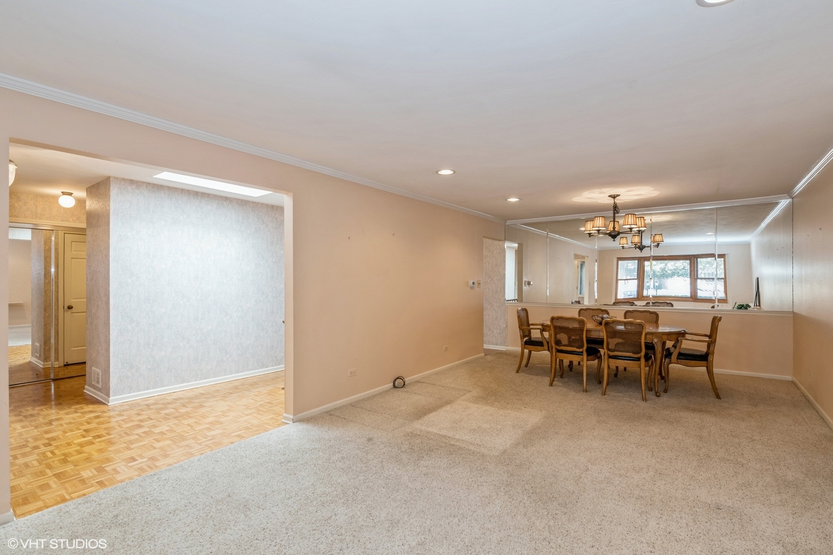 4042 Dundee Road Northbrook, IL 60062 - Photo 4 of 18 Gallery Image 4