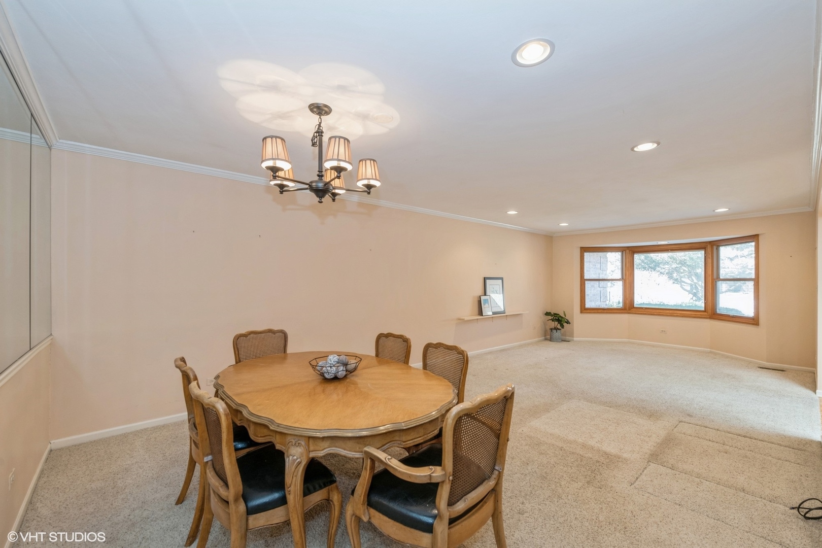 4042 Dundee Road Northbrook, IL 60062 - Photo 5 of 18 Gallery Image 5