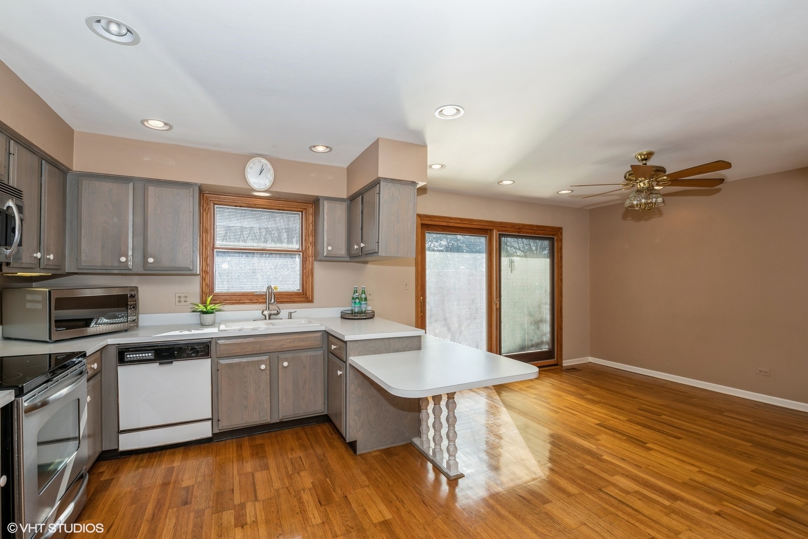 4042 Dundee Road Northbrook, IL 60062 - Photo 7 of 18 Gallery Image 7