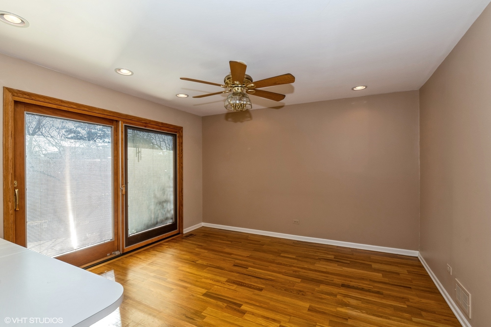 4042 Dundee Road Northbrook, IL 60062 - Photo 8 of 18 Gallery Image 8