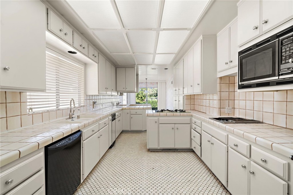 4230 North Virginia Road Long Beach, CA 90807 - Photo 17 of 34