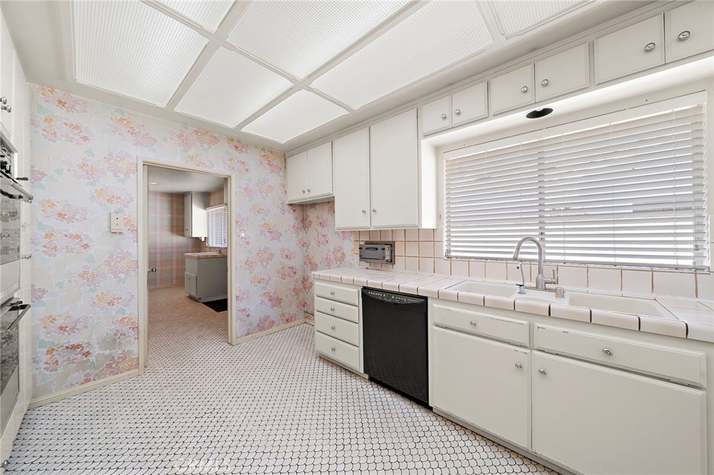 4230 North Virginia Road Long Beach, CA 90807 - Photo 19 of 34