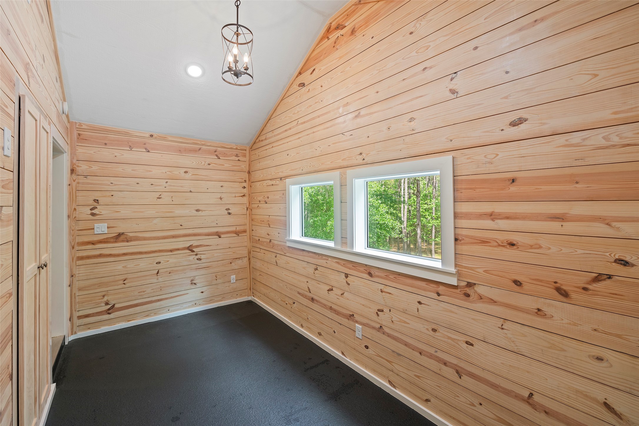519 Dodge-Oakhurst Road Huntsville, TX 77320 - Photo 35 of 50 a view of room and window