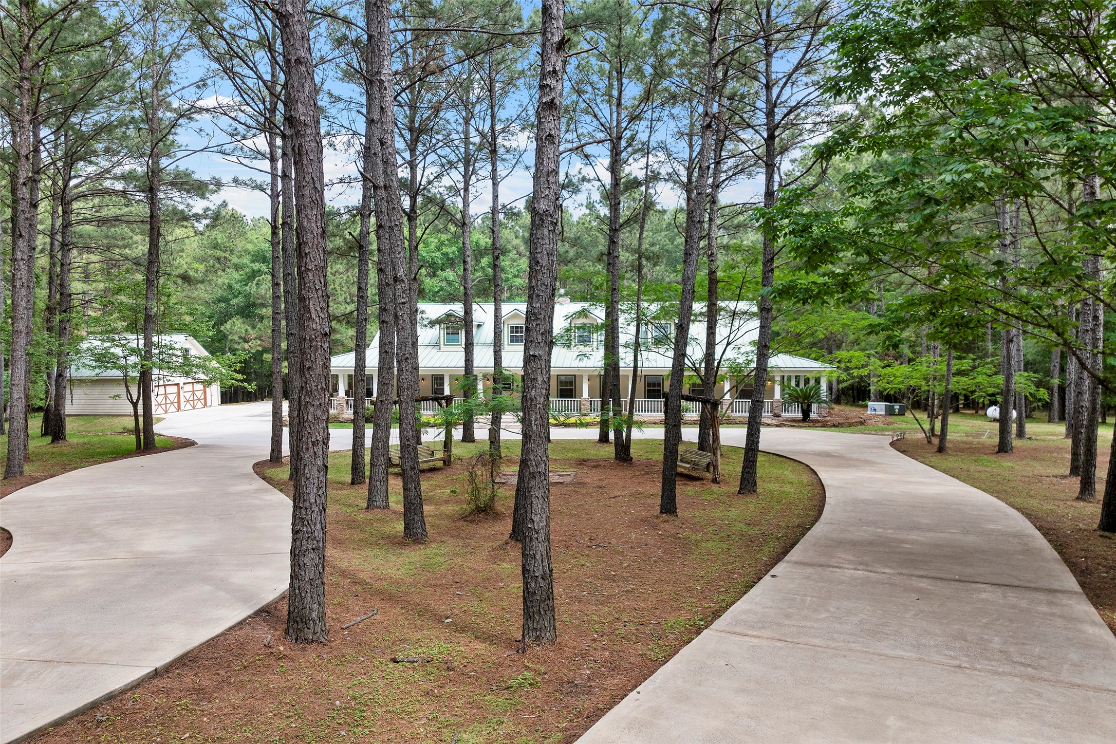 519 Dodge-Oakhurst Road Huntsville, TX 77320 - Photo 5 of 50 a swimming pool with outdoor seating and garden