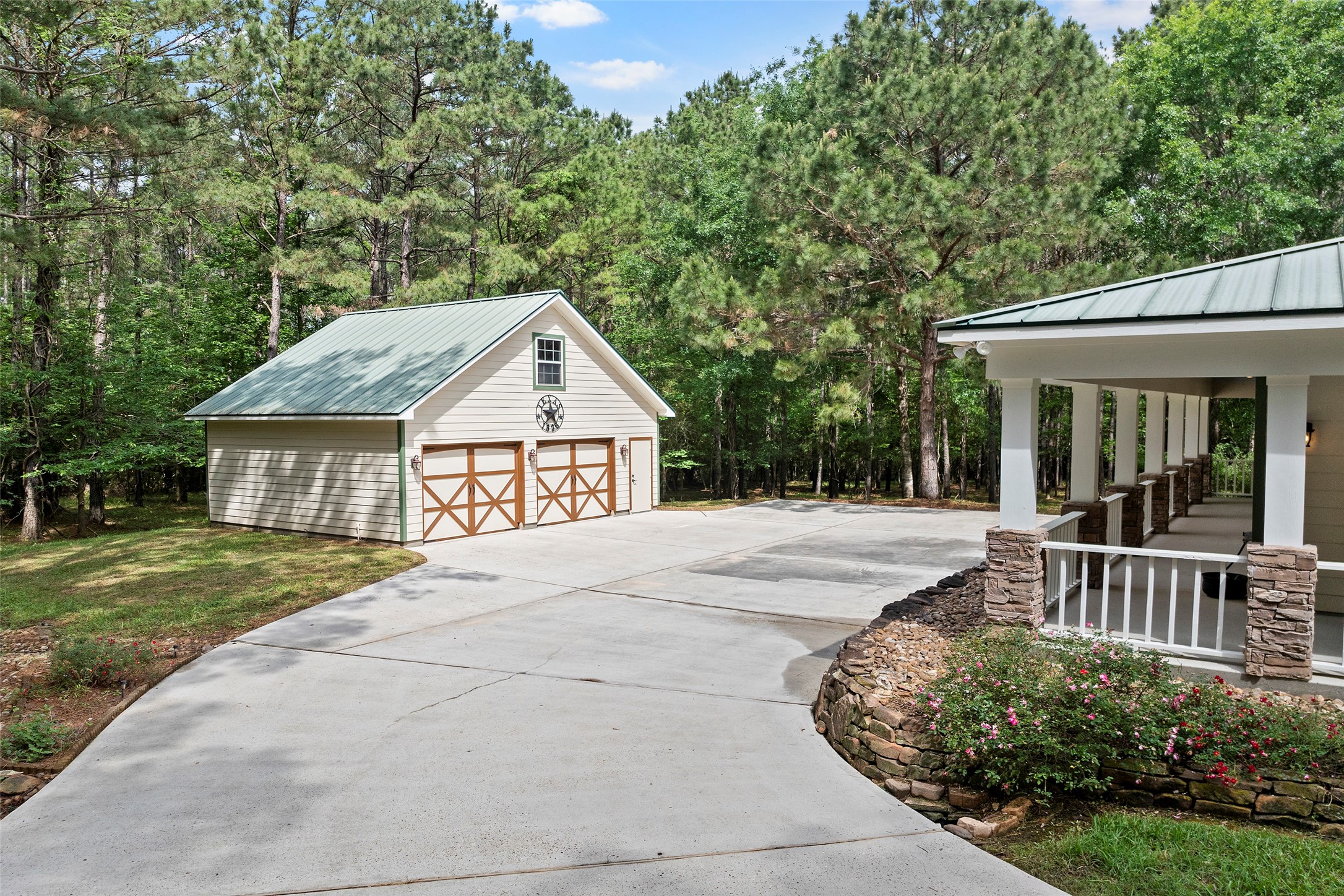 519 Dodge-Oakhurst Road Huntsville, TX 77320 - Photo 7 of 50 a view of a house with a yard plants and large trees
