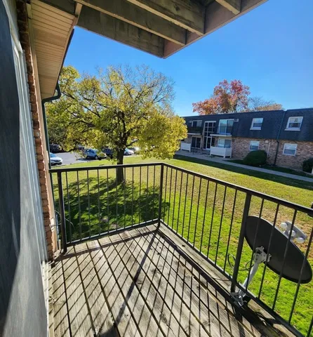 $169,900 | 9950 South 84th Terrace, Unit 2L5, Palos Hills, IL 60465