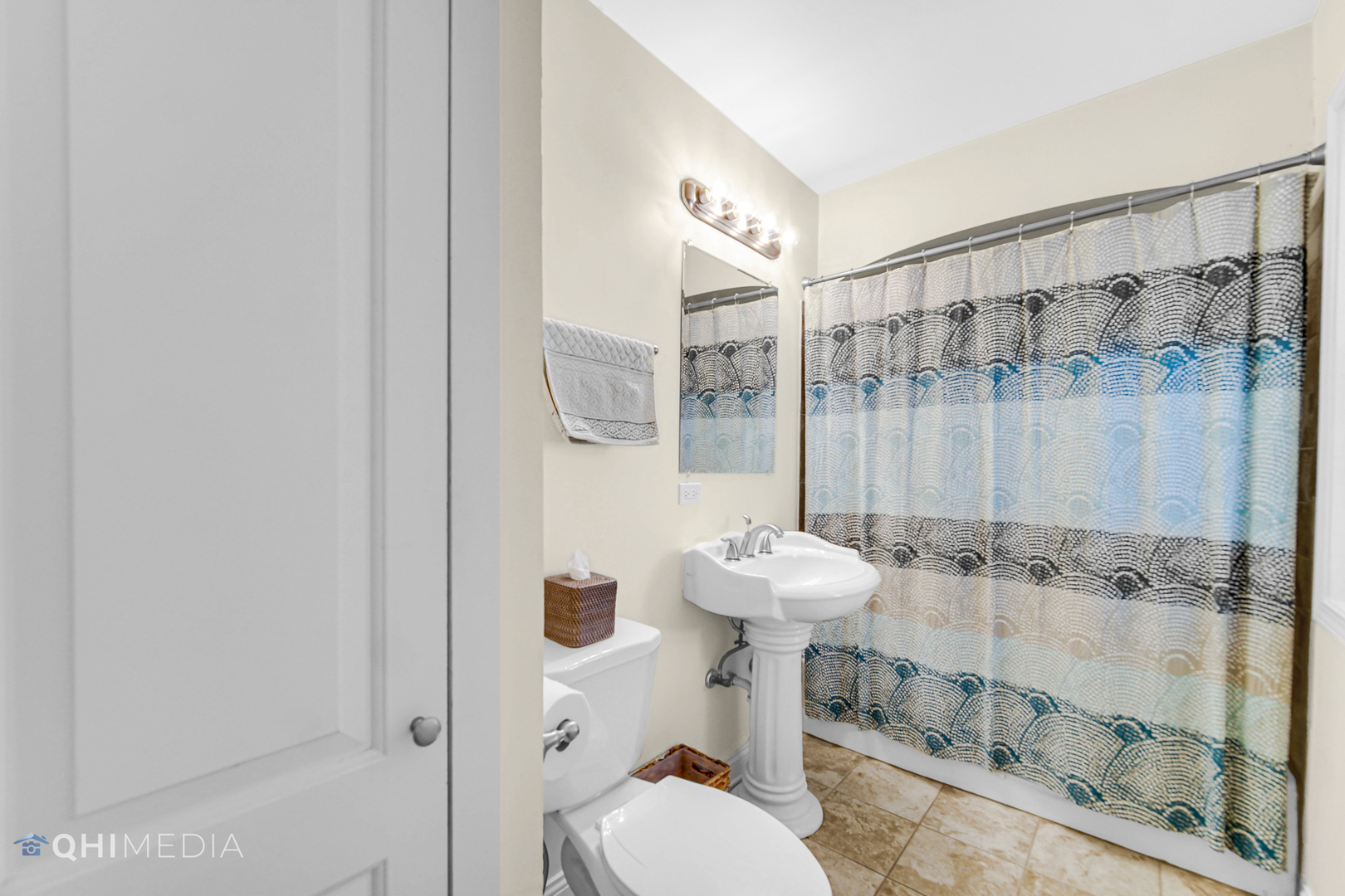 509 4th Street Lemont, IL 60439 - Photo 17 of 34 a bathroom with a sink toilet and shower