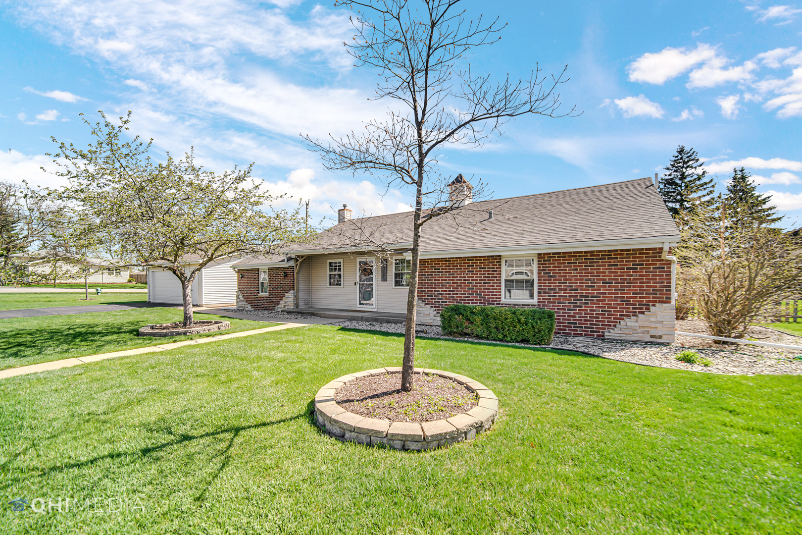 509 4th Street Lemont, IL 60439 - Photo 21 of 34 a house view with a sitting space and garden