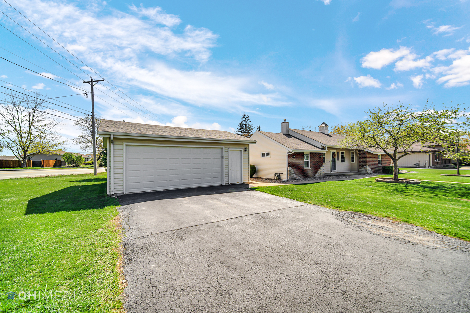 509 4th Street Lemont, IL 60439 - Photo 22 of 34 a front view of a house with a yard and garage