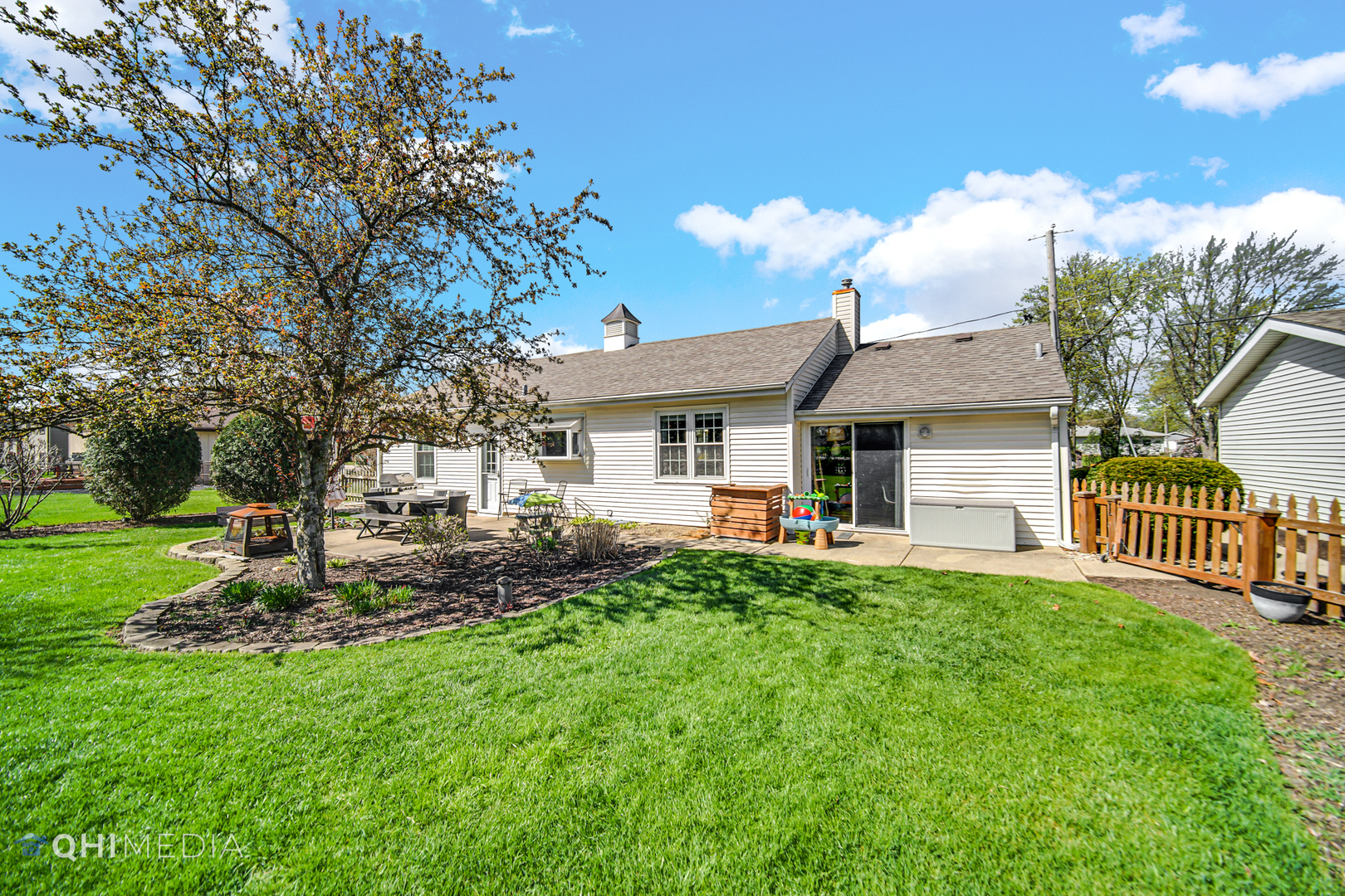 509 4th Street Lemont, IL 60439 - Photo 23 of 34 a front view of a house with a garden and porch