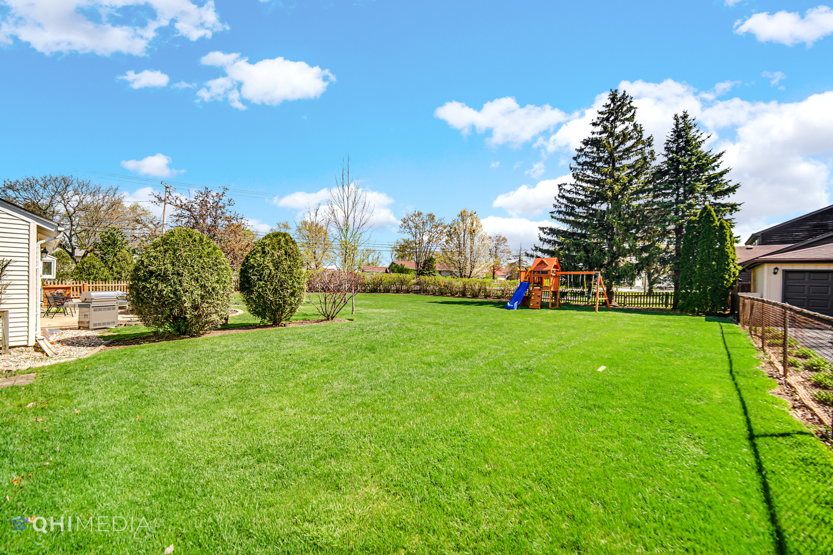 509 4th Street Lemont, IL 60439 - Photo 26 of 34 a view of a volley ball court