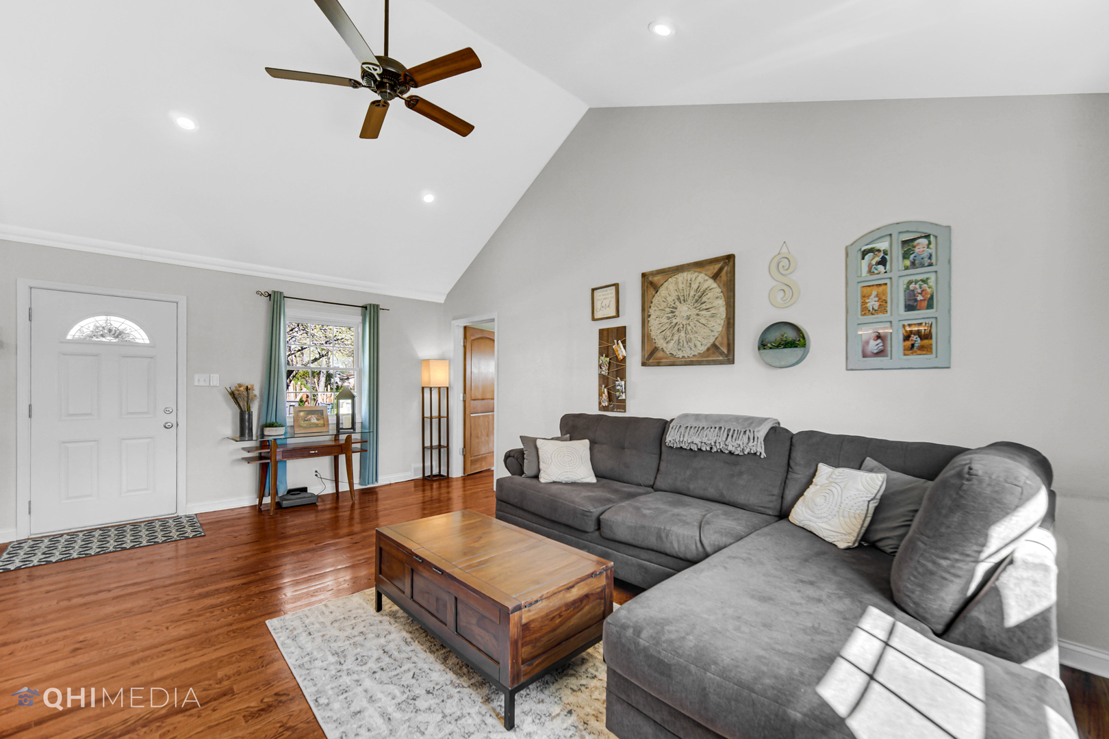509 4th Street Lemont, IL 60439 - Photo 4 of 34 a living room with furniture and wooden floor
