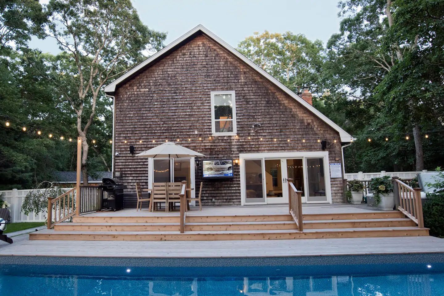 14 High Point Road East Hampton, NY 11937 - Photo 1 of 5 a front view of a house with a porch