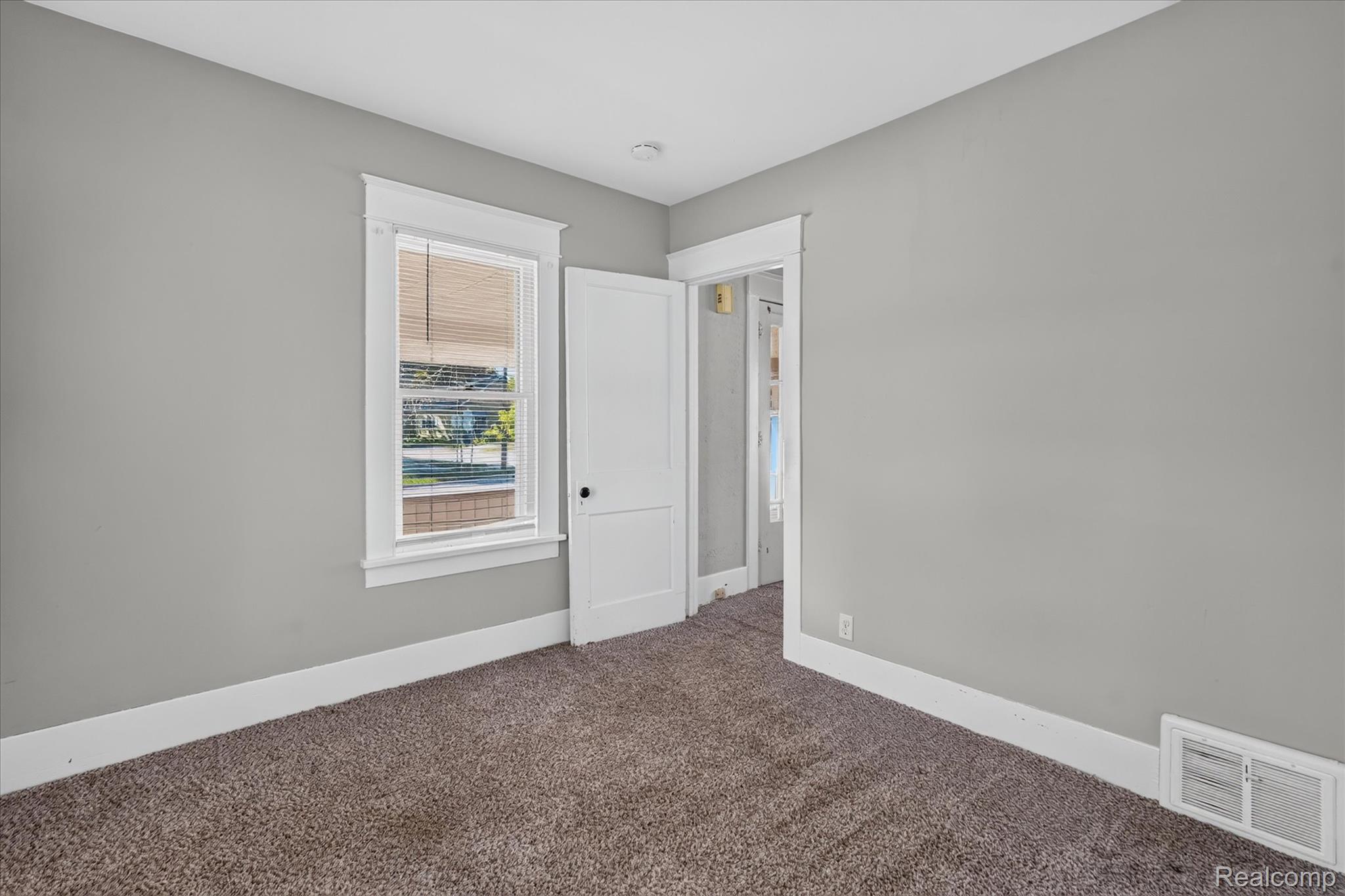 203 South Center Road Grand Blanc, MI 48439 - Photo 22 of 40 22-230-S-Center-Rd-Grand-Blanc-WindowStill.jpg