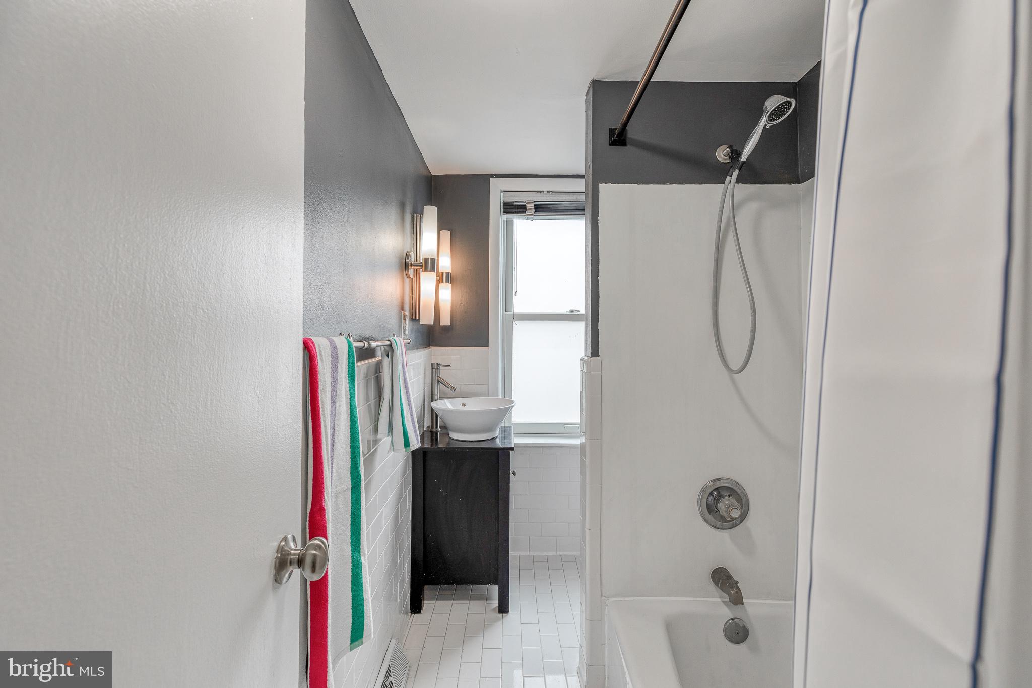 1136 Waverly Street, Unit R Philadelphia, PA 19147 - Photo 6 of 23 Full bright bathroom on second floor.