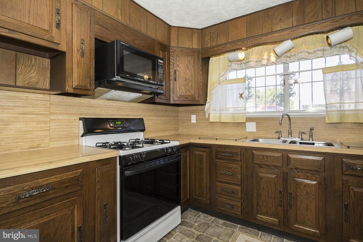 9701 Conmar Road Baltimore, MD 21220 - Photo 3 of 25 Kitchen