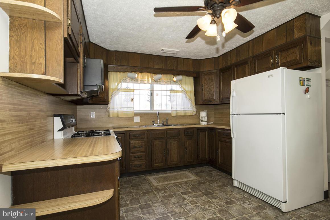 9701 Conmar Road Baltimore, MD 21220 - Photo 5 of 25 Kitchen