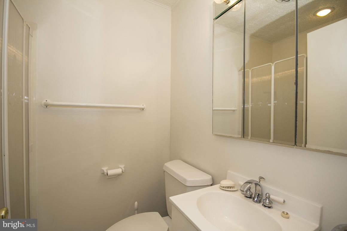 9701 Conmar Road Baltimore, MD 21220 - Photo 10 of 25 Bath