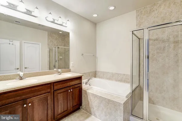 $3,900 | 12176 Bridgend Run, Fairfax, VA 22030