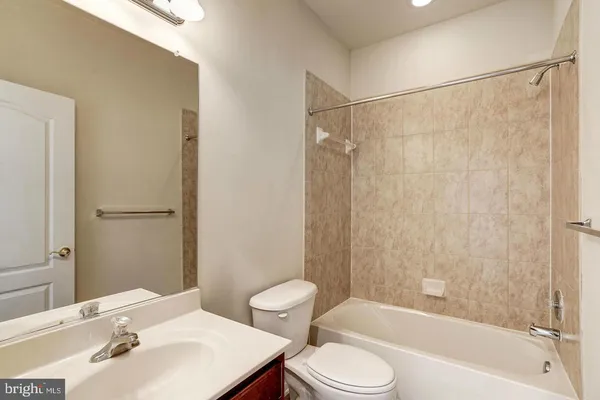 $3,900 | 12176 Bridgend Run, Fairfax, VA 22030