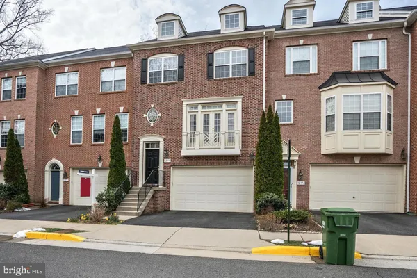 $3,900 | 12176 Bridgend Run, Fairfax, VA 22030