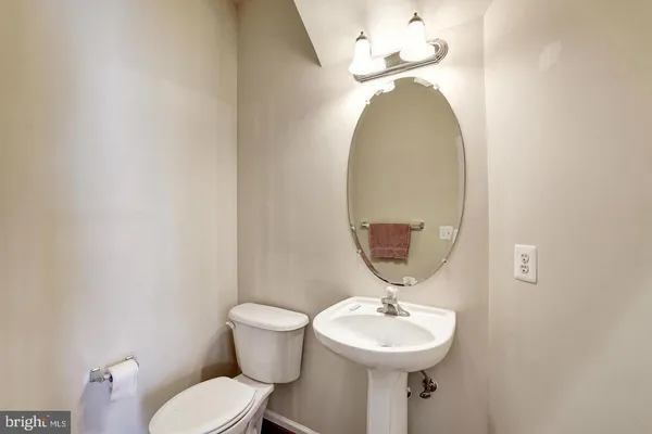 $3,900 | 12176 Bridgend Run, Fairfax, VA 22030