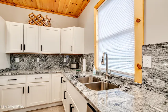 $714,900 | 157 Helms Ferry Road, Sharps Chapel, TN 37866