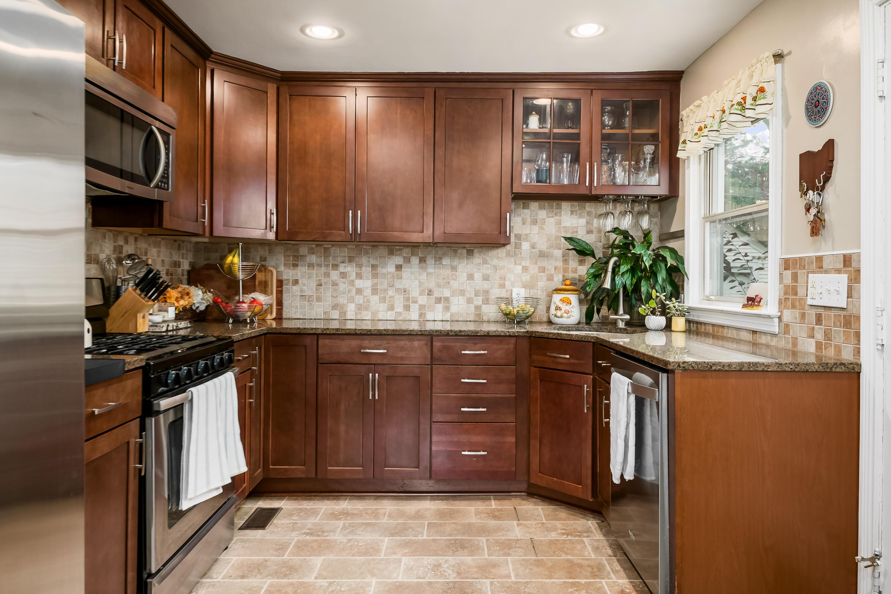 464 Crestview Road Columbus, OH 43202 - Photo 15 of 46 015_d527fc_L 462 Crestview052
