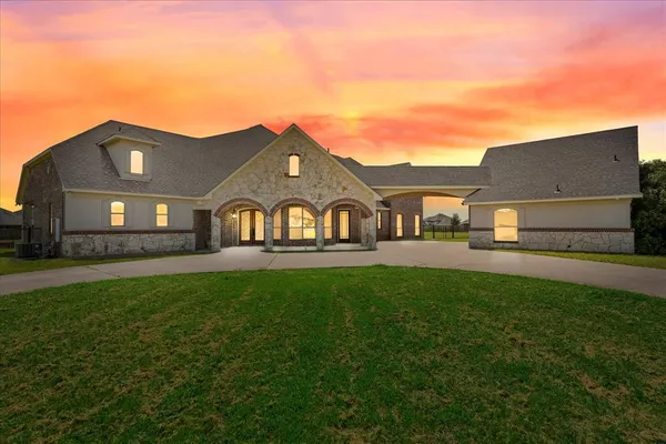 $950,000 | 9770 County Road 483, Lavon, TX 75166