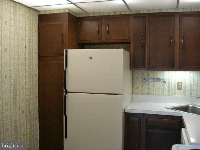 1401 North Rhodes Street, Unit 603 Arlington, VA 22209 - Photo 13 of 16 Kitchen