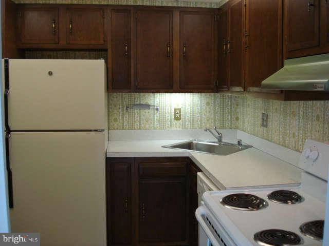 1401 North Rhodes Street, Unit 603 Arlington, VA 22209 - Photo 14 of 16 Kitchen