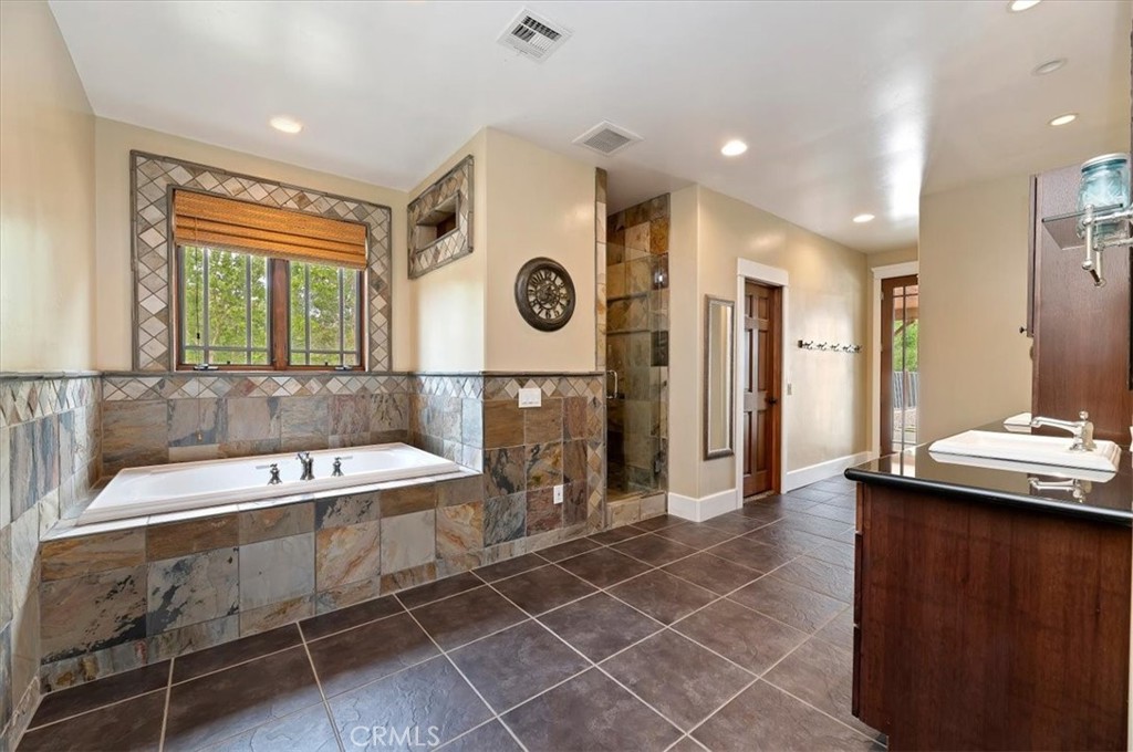 16420 Rocky Glen Road Perris, CA 92570 - Photo 30 of 74 Primary Bathroom