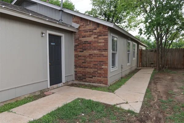 $1,450 | 2511 Bucks Run, Unit A, Austin, TX 78744