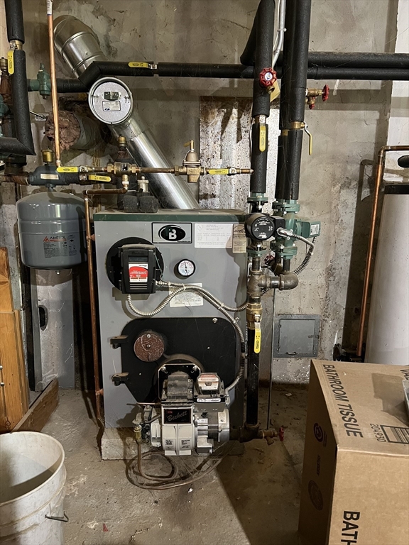 221 Pierce Road West Brookfield, MA 01585 - Photo 17 of 26 a utility room with dryer and washer