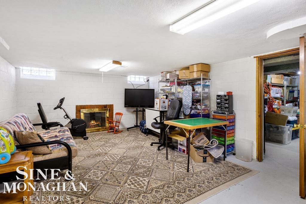 1694 Newcastle Road Grosse Pointe, MI 48236 - Photo 25 of 41 50124791-24.JPG