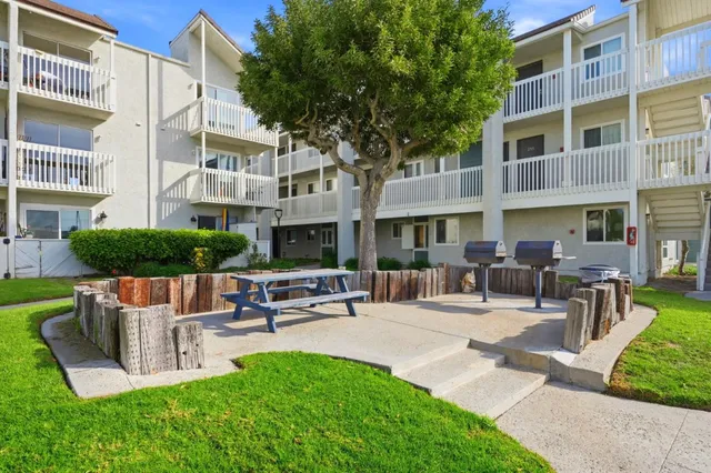 $2,525 | 267 South Ventura Road, Unit 280, Port Hueneme, CA 93041