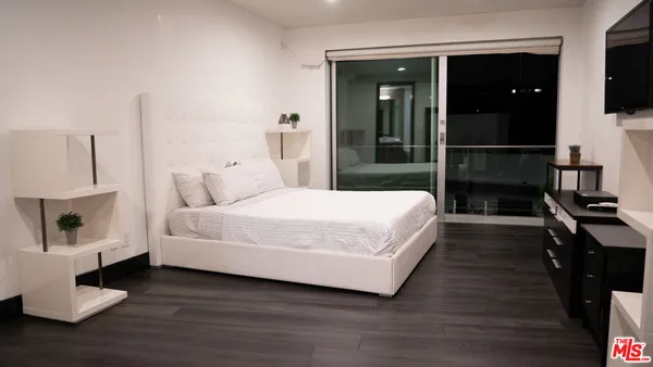$37,950 | 6425 Weidlake Drive, Los Angeles, CA 90068