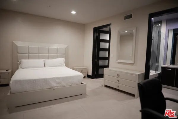 $37,950 | 6425 Weidlake Drive, Los Angeles, CA 90068