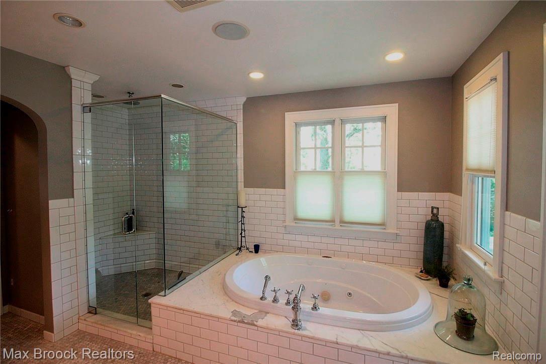 38 Ridge Road Pleasant Ridge, MI 48069 - Photo 21 of 43 Master Bathroom