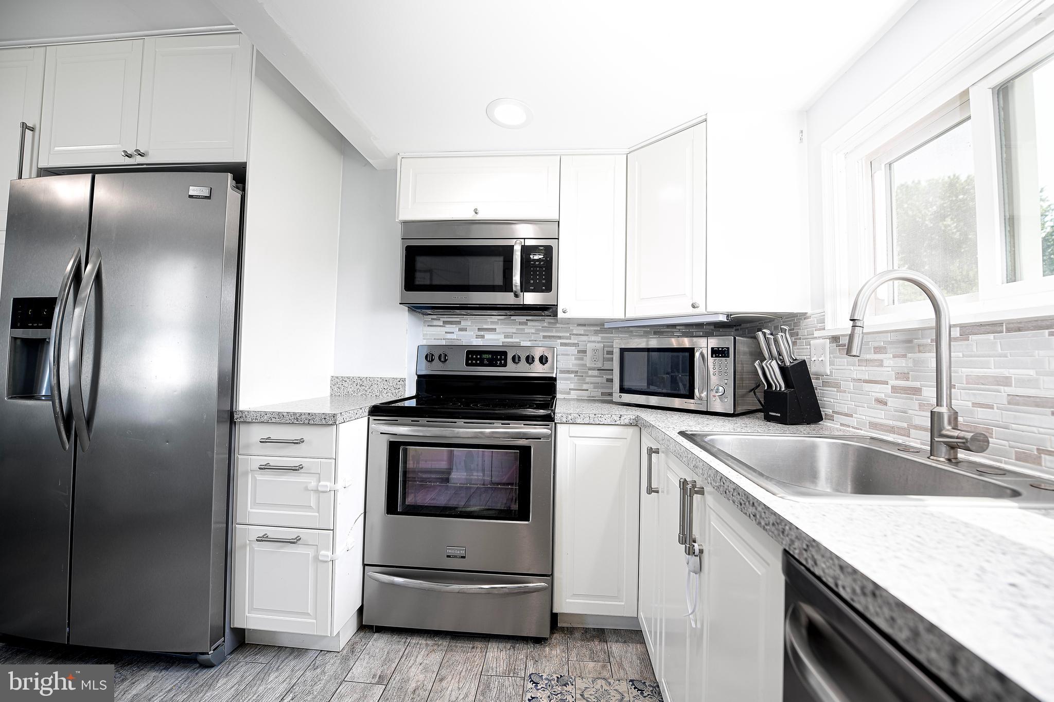 7616 Maple Road Dundalk, MD 21222 - Photo 11 of 35 Stainless steel appliances