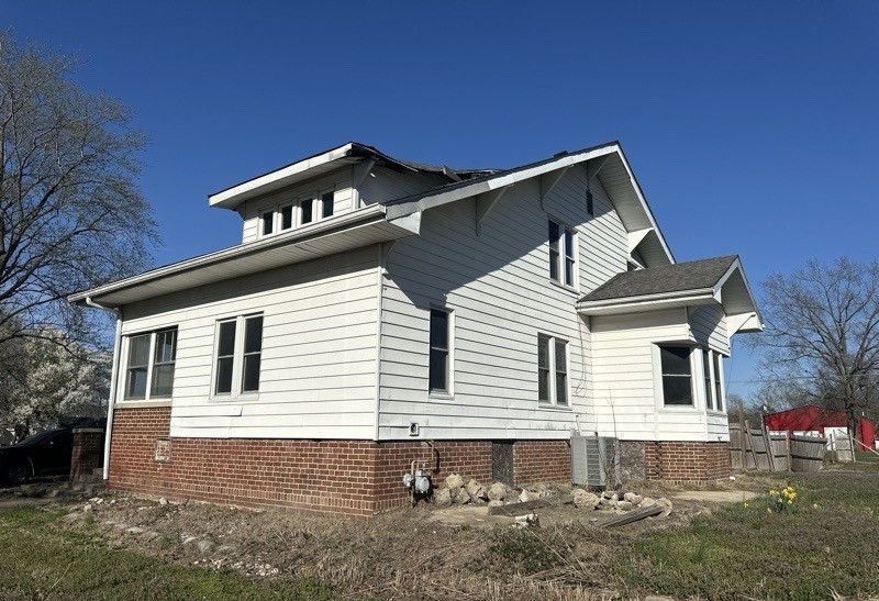 411 South Dean Street Royalton, IL 62983 - Photo 3 of 18 a front view of a house with yard