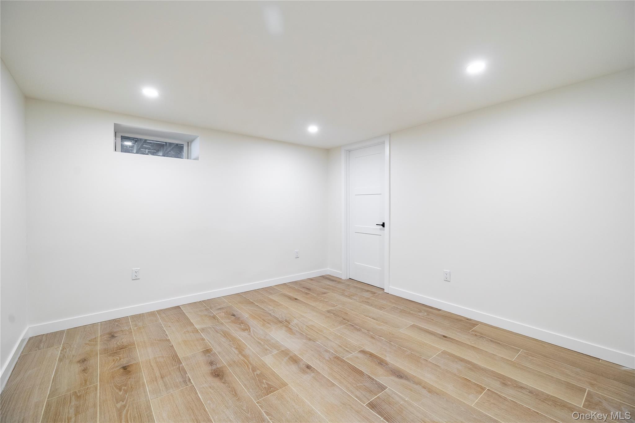 561 Woodbury Road Plainview, NY 11803 - Photo 17 of 19