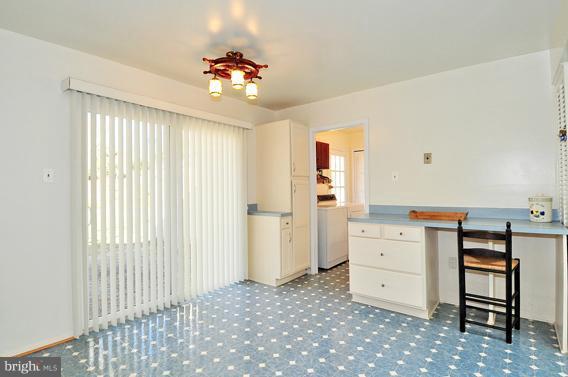 5010 West Running Brook Road Columbia, MD 21044 - Photo 13 of 18 Breakfast Area with Slider to Patio