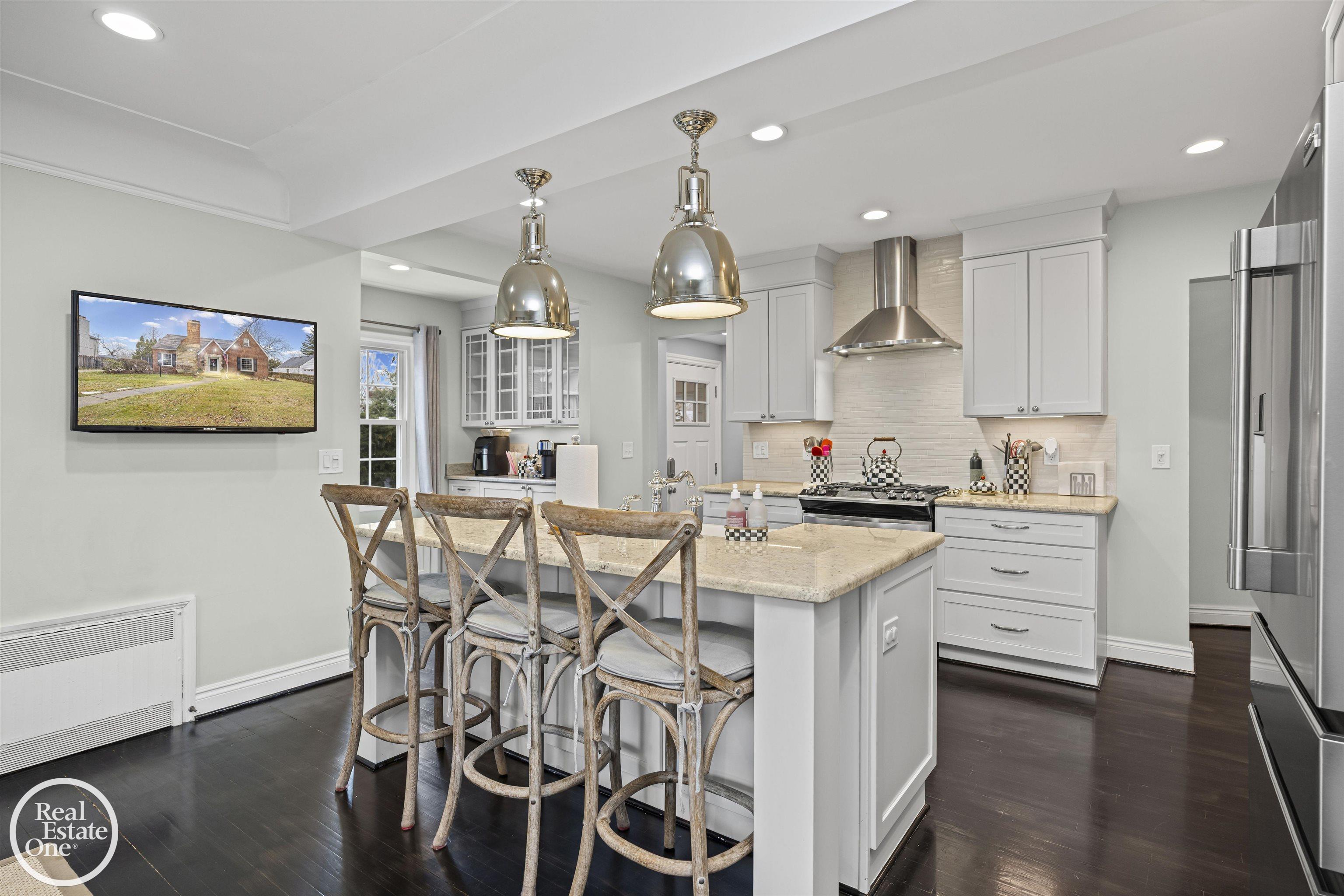 644 Hawthorne Road Grosse Pointe, MI 48236 - Photo 11 of 79 50197100-71f8092d-0db5-4cbc-946e-e248407153fc.JPG